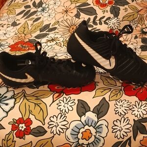 NWOT Nike Cleats, Size 4